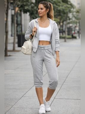 Under Armour Light Gray Heathered Capri Pants